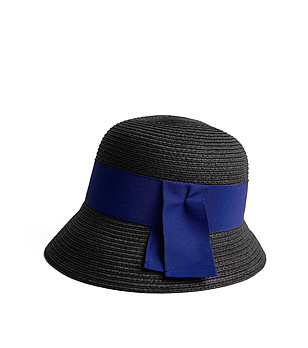 Черна дамска шапка с тъмносиня лента Keller снимка