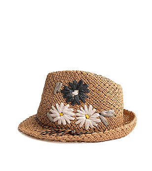 Бежова детска шапка с цветя Willow снимка