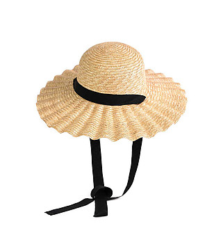 Светлобежова дамска шапка с черна лента Bassi снимка