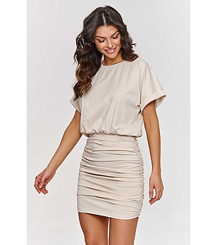 Светлобежова рокля с набори Larisa снимка