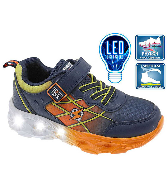 Детски леки маратонки с LED подметка снимка