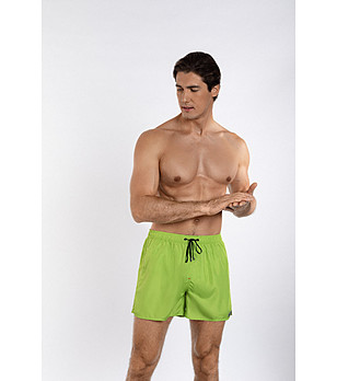 Зелени мъжки плажни шорти снимка