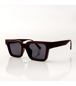 Дамски слънчеви очила в цвят боргунд снимка