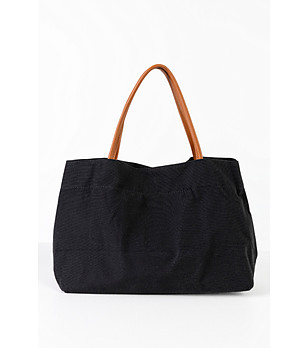 Дамска черна текстилна чанта снимка