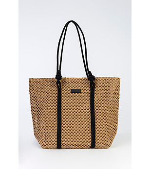 Кафява дамска чанта с черни дръжки Vera снимка