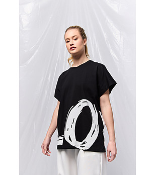 Дамска памучна тениска в черно с бял принт Love снимка