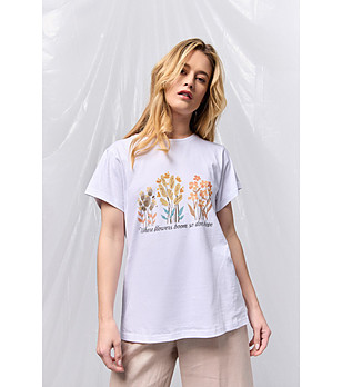 Памучна бяла дамска тениска Flowers bloom снимка