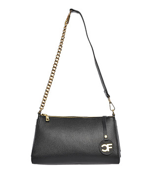 Дамска черна чанта с ефектна форма Ramona снимка