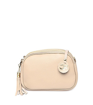 Малка дамска кожена чанта в цвят таупе с пискюл Zaria снимка