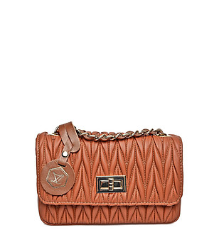 Дамска чанта с ефектен релеф в цвят коняк Sia снимка