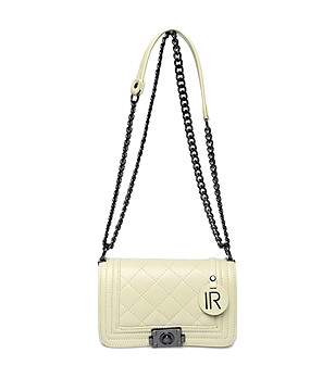 Светлобежова кожена чанта с ромбовидни шевове Adele снимка