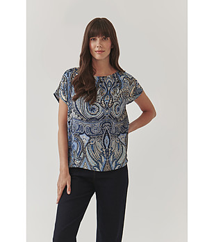 Дамска блуза в синьо и бяло с пейсли принт OMA снимка