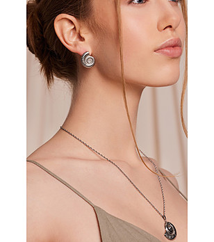 Сребристи дамски обеци раковина Thalina снимка