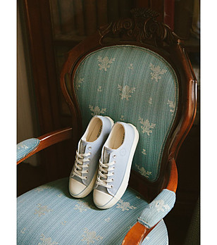 Дамски кецове в светлосиньо снимка