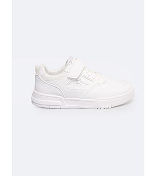 Унисекс сникърси в бяло снимка