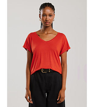 Дамска тениска в червено Valeria снимка