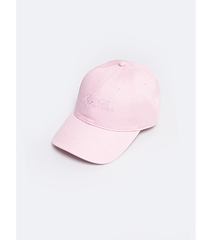 Светлорозова шапка с козирка Writta снимка