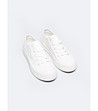 Дамски сникърси в бяло-1 снимка