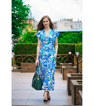 Дълга рокля с принт в бяло, синьо и зелено снимка