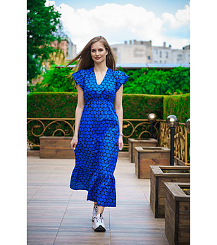 Дълга рокля в синьо и черно снимка