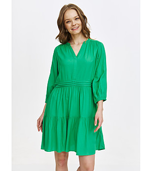 Рокля в зелено снимка