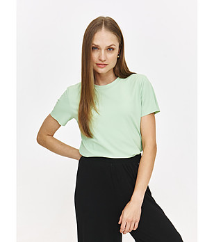 Светлозелена дамска тениска снимка