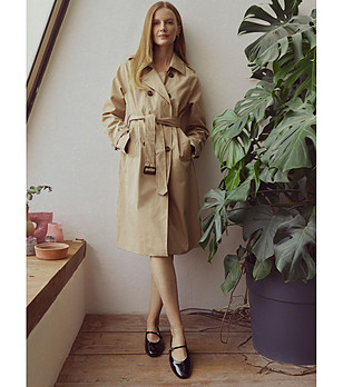 Бежов дамски шлифер снимка