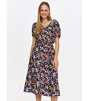 Черна рокля с многоцветен флорален принт  снимка