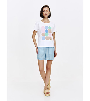 Памучна дамска бяла тениска с щампа снимка