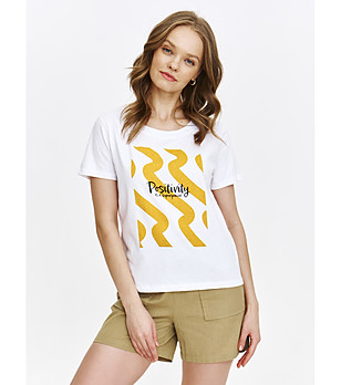 Бяла памучна дамска тениска с щампа в жълто снимка