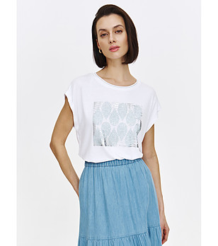 Бяла дамска тениска снимка