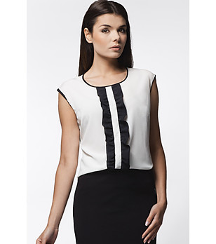 Топ в екрю с къдрички в черно Lena снимка