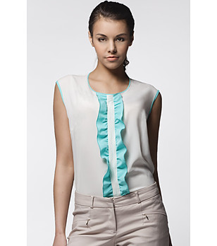 Топ в екрю с къдрички в цвят мента Lena снимка