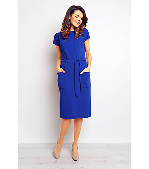 Рокля в кралскосиньо снимка