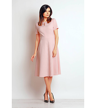 Рокля в розов нюанс снимка