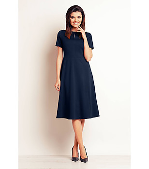 Рокля в тъмносиньо с къс ръкав снимка