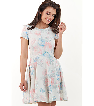 Рокля с принт в пастелни тонове снимка