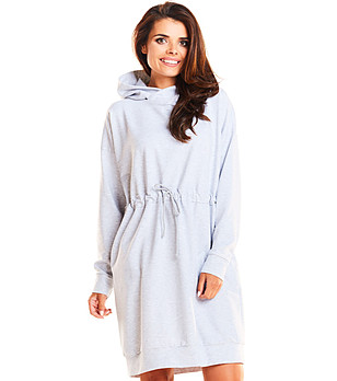 Светлосива рокля с качулка снимка