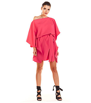 Рокля в циклама снимка