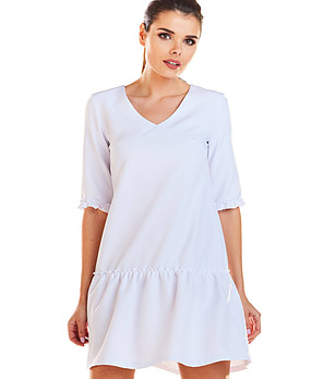 Бяла рокля с 3/4 ръкави снимка