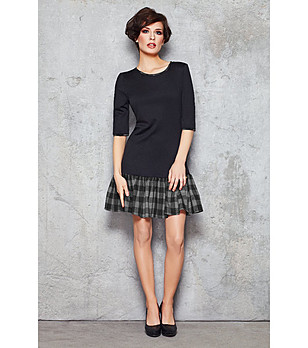 Рокля с кариран панел в сиво снимка