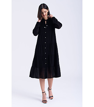 Рокля в черен цвят с миди дължина снимка