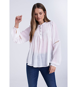 Бяла дамска блуза с копчета снимка