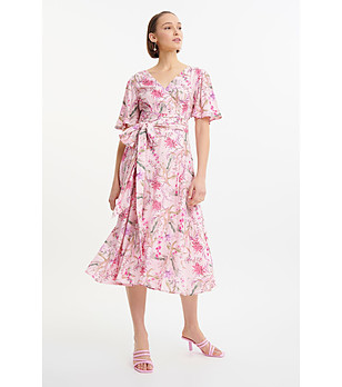 Ефирна розова рокля с флорален принт снимка