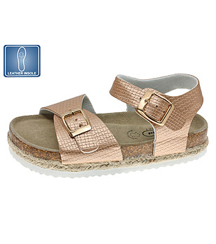 Детски сандали в златисто снимка