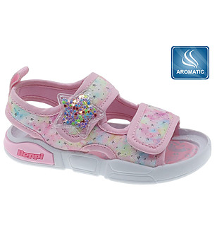 Розови бебешки сандали снимка