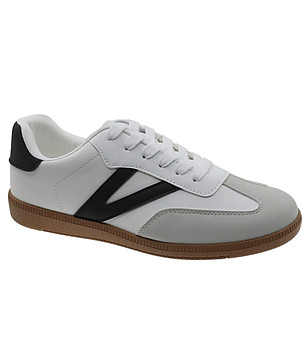 Детски кецове в бяло, сиво и черно снимка