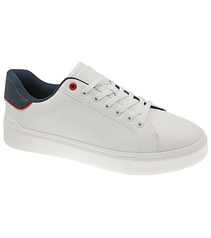 Мъжки сникърси в бяло с тъмносин панел снимка