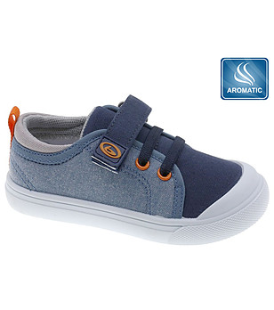 Детски кецове в синьо снимка