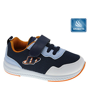 Бебешки тъмносини маратонки снимка